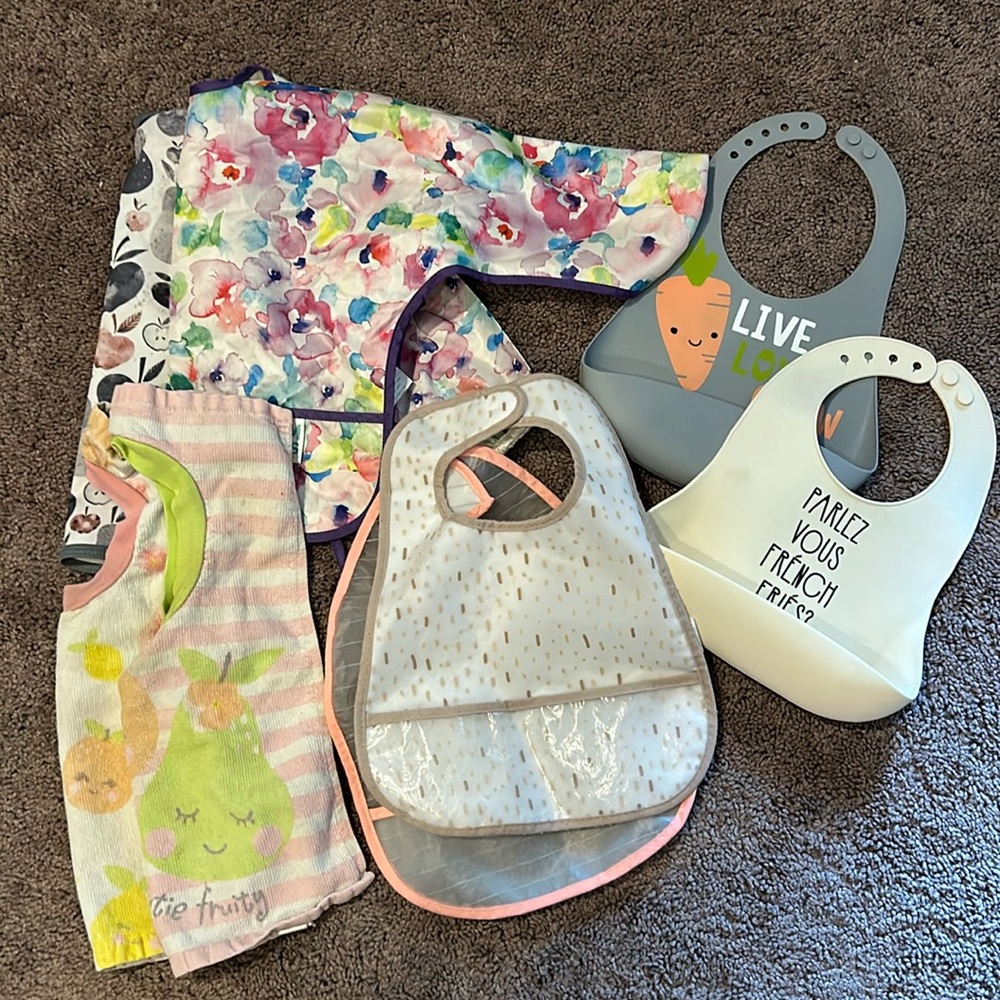 Babygirl bibs bundle!! Bumkins, cloth and rubber